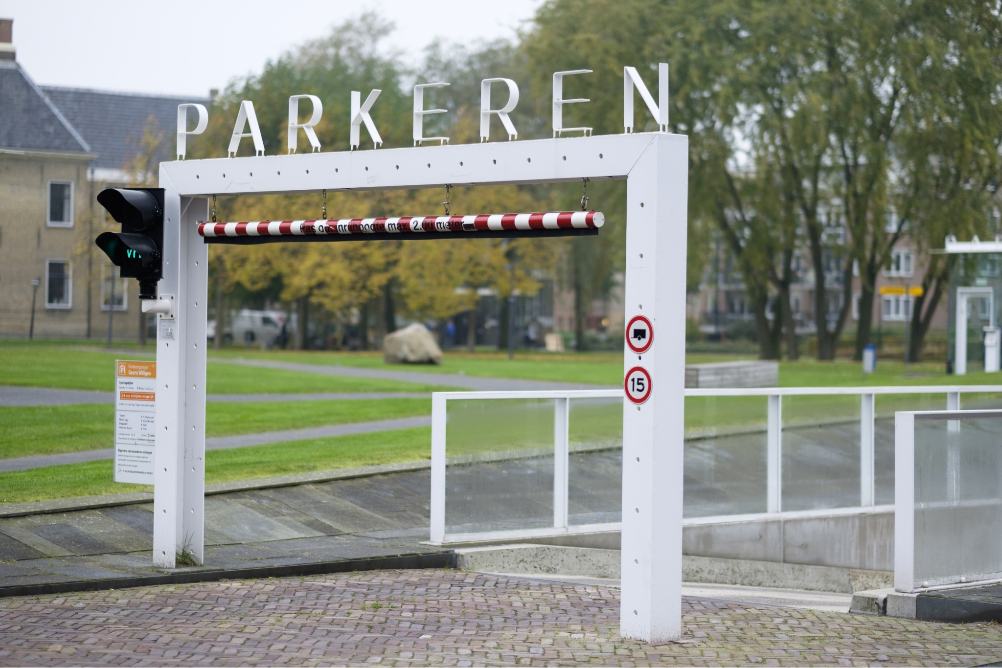 Foto van de ingang Geert Willigen parkeergarage
